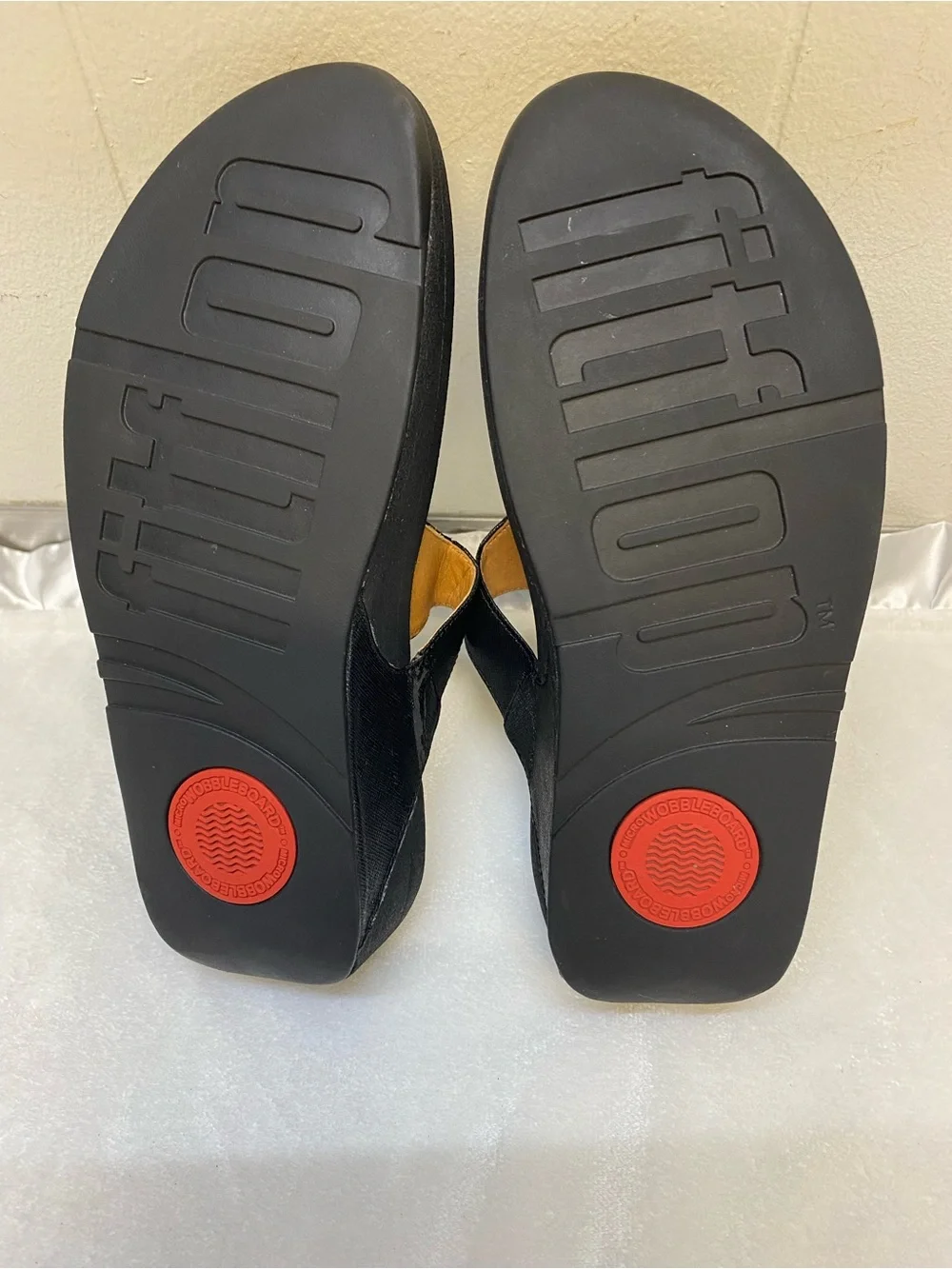 FitFlop The Skinny Black Leather Thong Buckle Wedge Slide Sandals Women's Sz 7